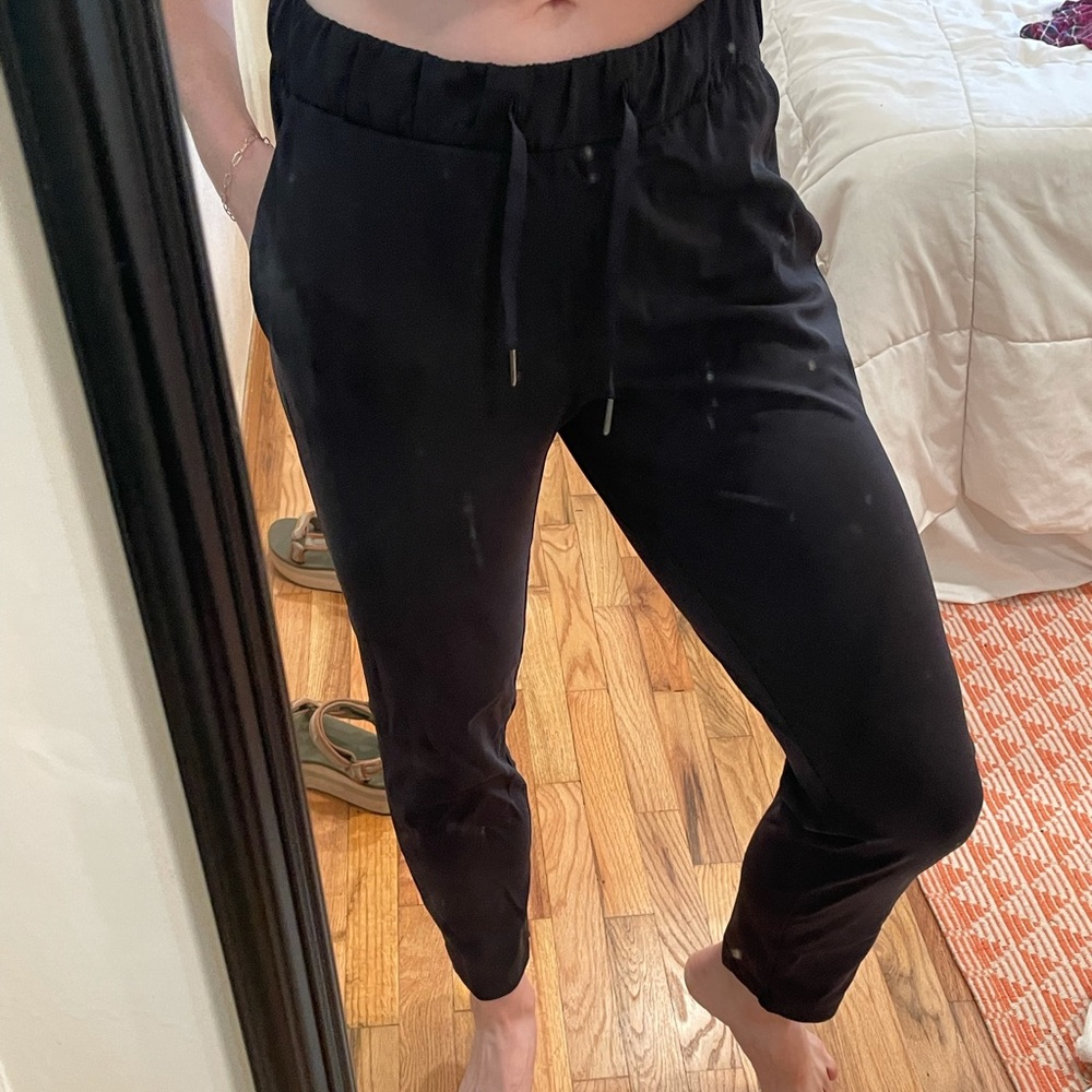 On the Fly Lululemon pant in black size 6